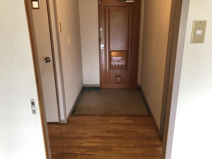 スカイハイツ上戸町の玄関