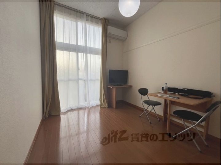 レオパレス黄金色の呑田の居間