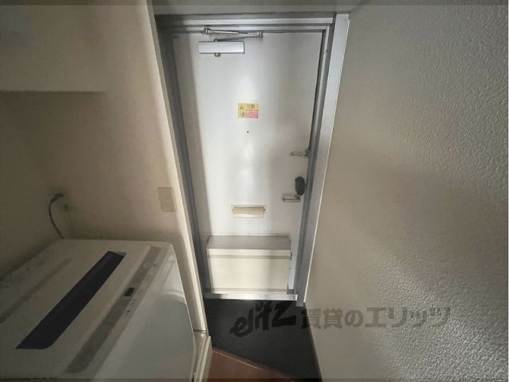 レオパレス黄金色の呑田の玄関