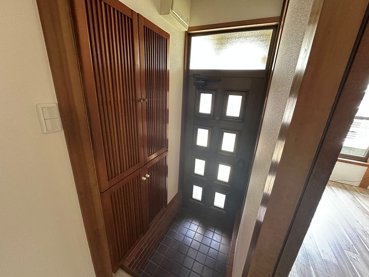 大阪府寝屋川市高柳7(一戸建)の賃貸物件の玄関
