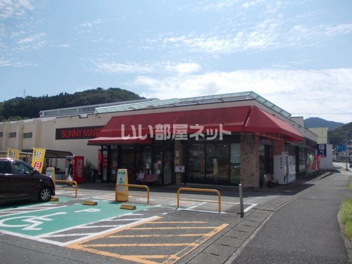 パパドポーラスターの周辺