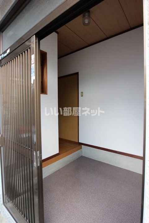 大阪府交野市向井田1(アパート)の賃貸物件の玄関