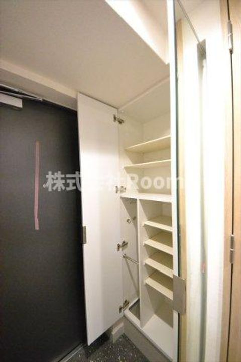 プレサンス堺筋本町エグゼブランの玄関