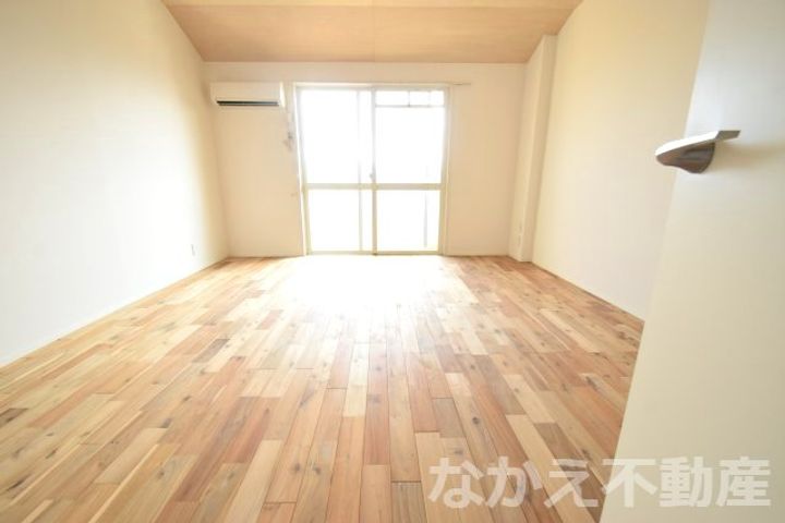 徳島県小松島市中田町字奥林(マンション)の賃貸物件の居間