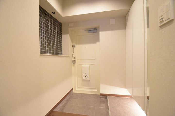 秀和六本木レジデンスの玄関