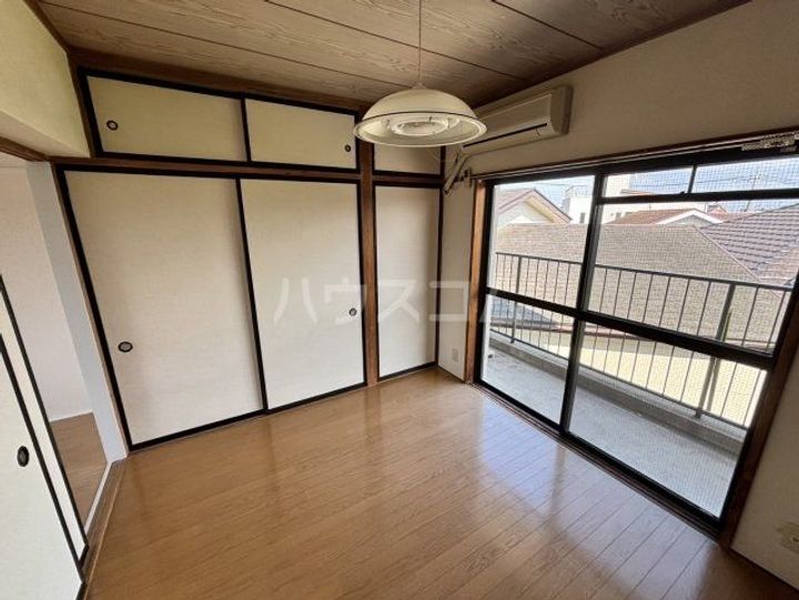 メゾン城南の居間