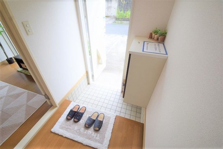 神奈川県伊勢原市大住台2(一戸建)の賃貸物件の玄関