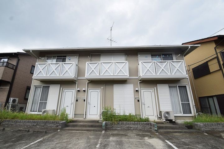 神奈川県伊勢原市大住台2(一戸建)の賃貸物件の外観