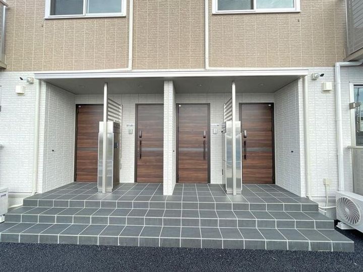 ローズAの玄関