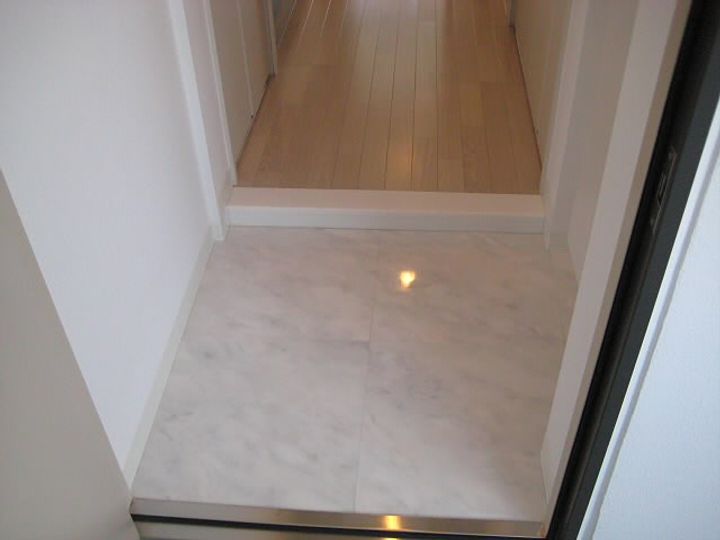 東京都調布市上石原1(マンション)の賃貸物件の玄関