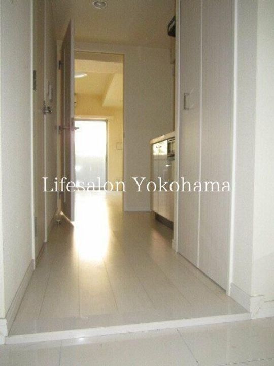 神奈川県横浜市西区花咲町5(マンション)の賃貸物件の玄関