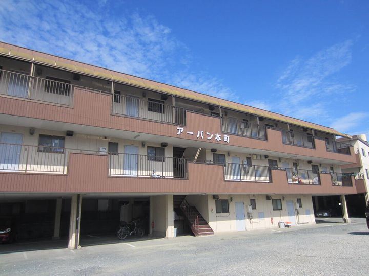 アーバン本町の外観