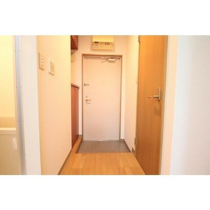 東京都荒川区東日暮里2(マンション)の賃貸物件の玄関