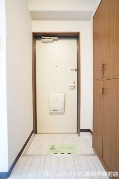 グレイスコート六番館の玄関