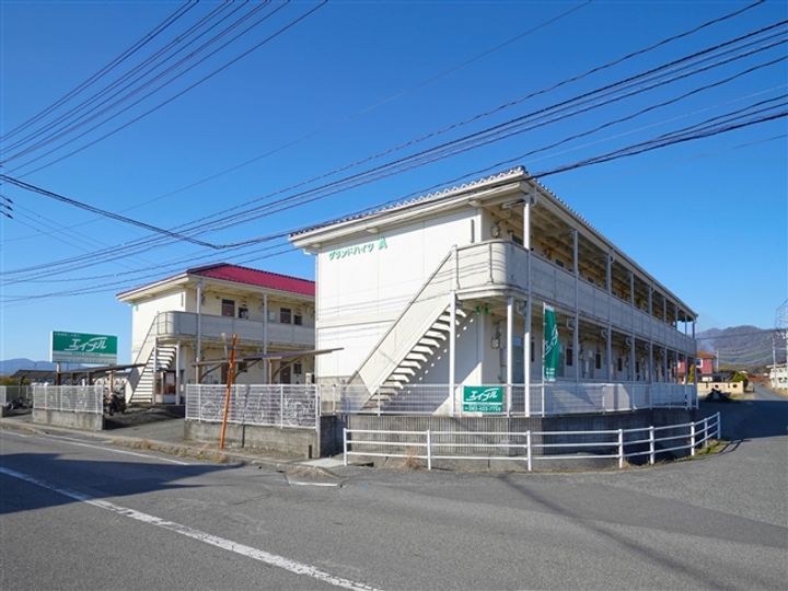 グランドハイツB棟の外観