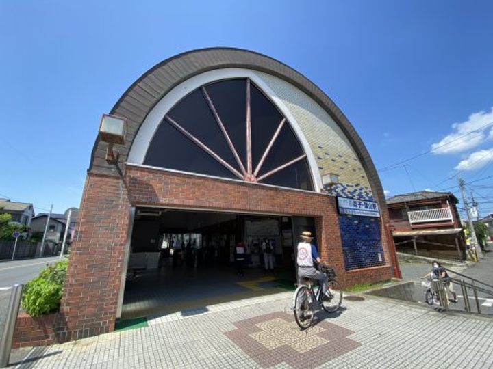 メゾンクレサンスの周辺