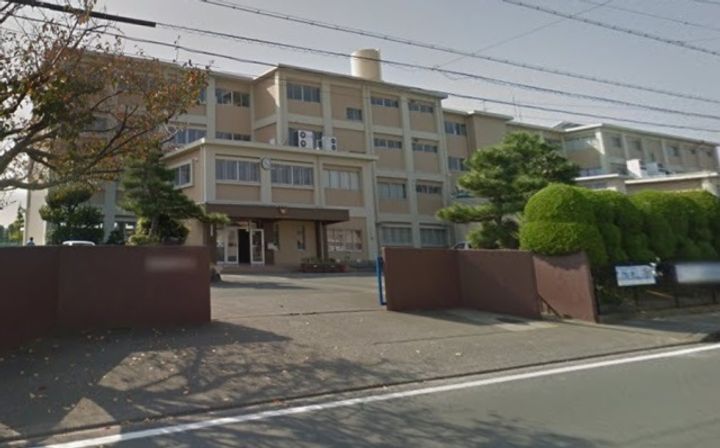 クレッシェンドVIの周辺