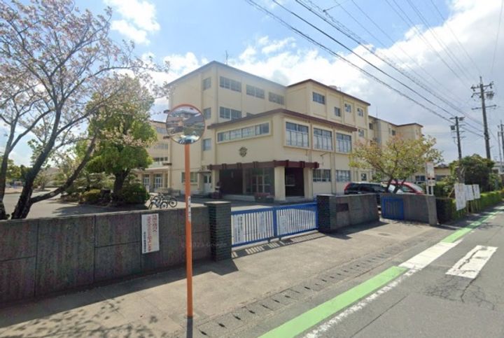 クレッシェンドVIの周辺
