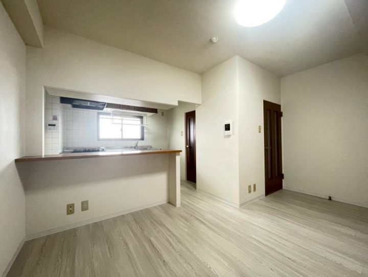 千葉県千葉市美浜区稲毛海岸1(マンション)の賃貸物件の居間