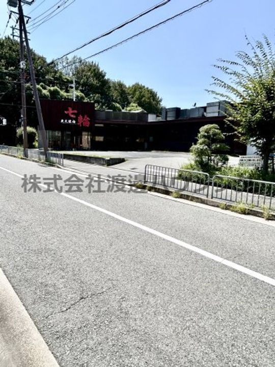 キャピタルウイングの周辺