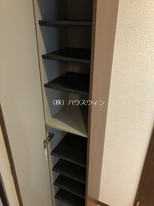 埼玉県春日部市八丁目(アパート)の賃貸物件の玄関