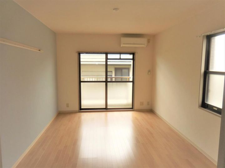 レジデンス旭ヶ丘 103の居間