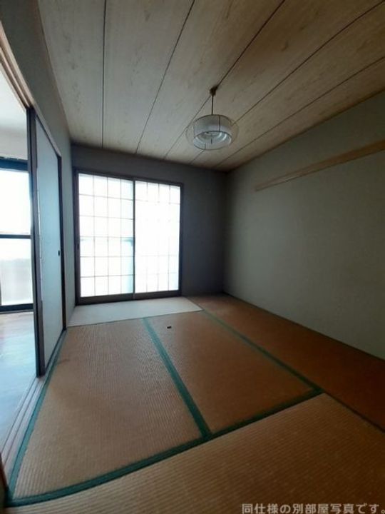 メゾンド・ジャルダンA棟の居間