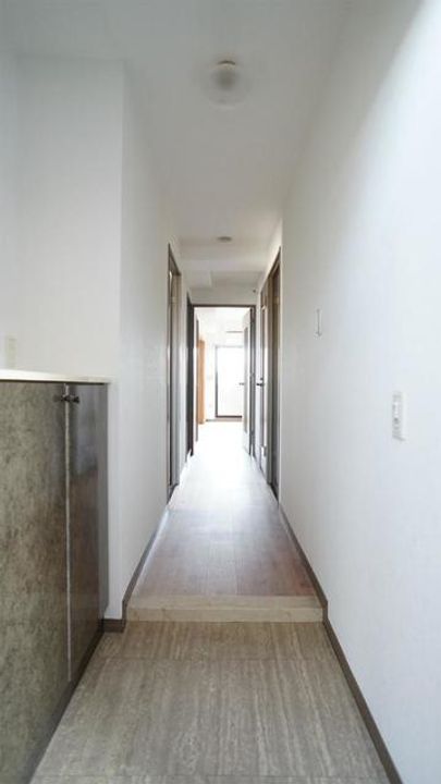 ライオンズヒルズ座間の玄関