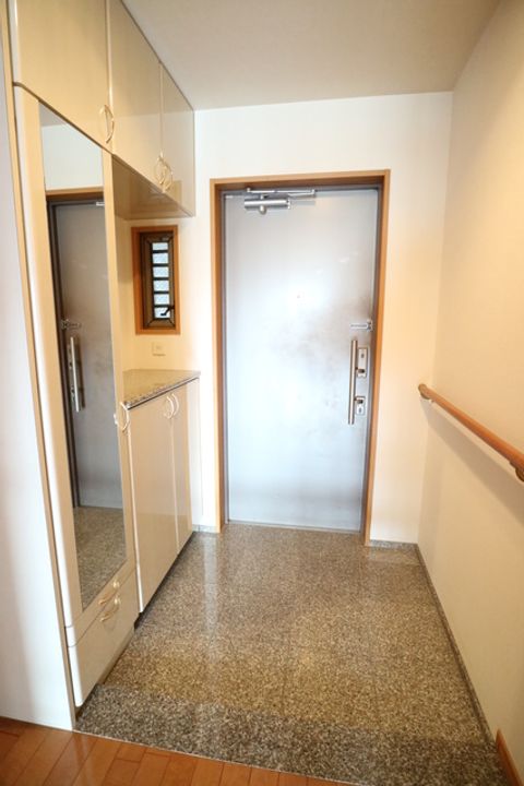 岡山県倉敷市昭和2の賃貸マンションの玄関