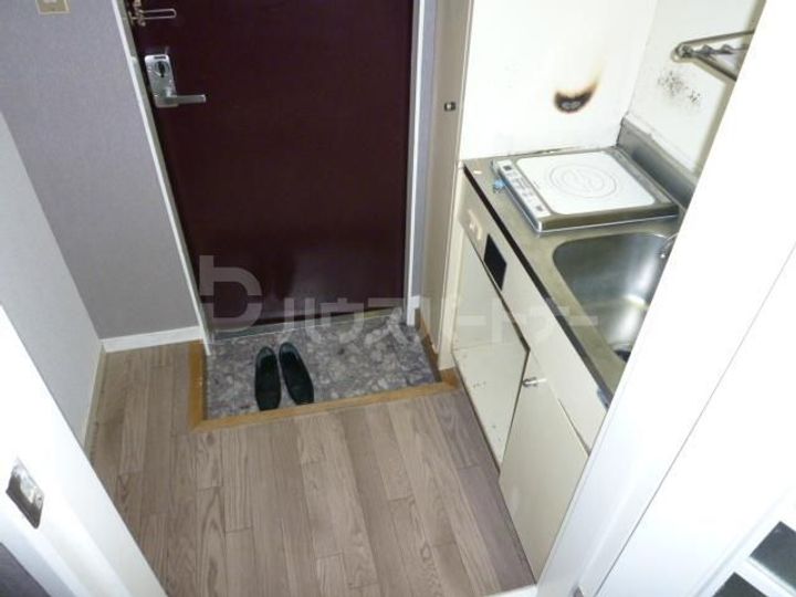 千葉県松戸市新松戸2(アパート)の賃貸物件の玄関