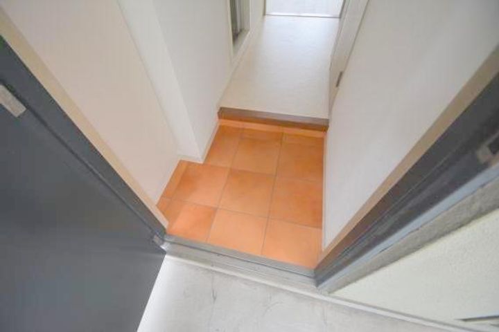 ウイングコート東大阪の玄関