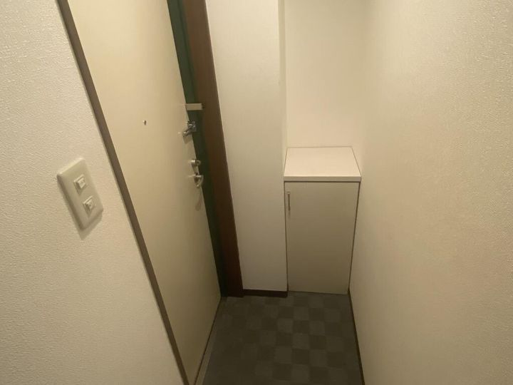 ミラバル三宮の玄関