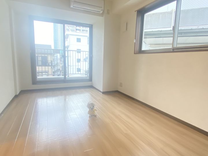 ミラバル三宮の居間