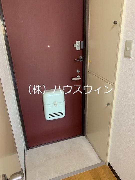 埼玉県越谷市赤山町2(マンション)の賃貸物件の玄関