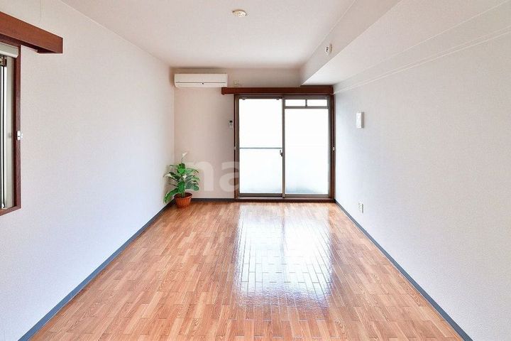 北野町マンションの居間