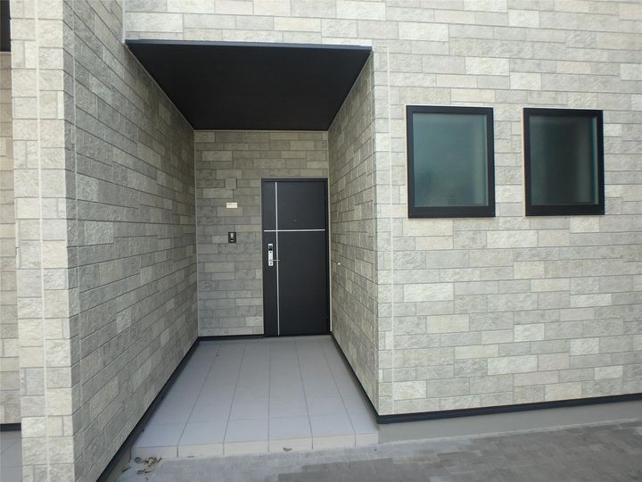 東京都新宿区下落合4(一戸建)の賃貸物件の玄関