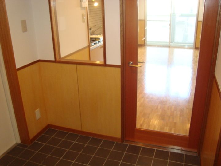 愛知県名古屋市昭和区紅梅町1(マンション)の賃貸物件の玄関