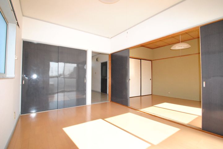 富山マンションの居間