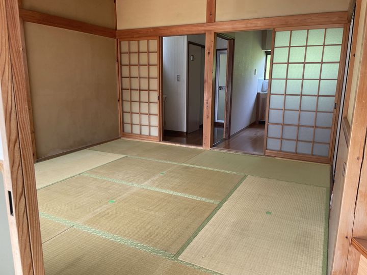 まんまる森アパートの居間