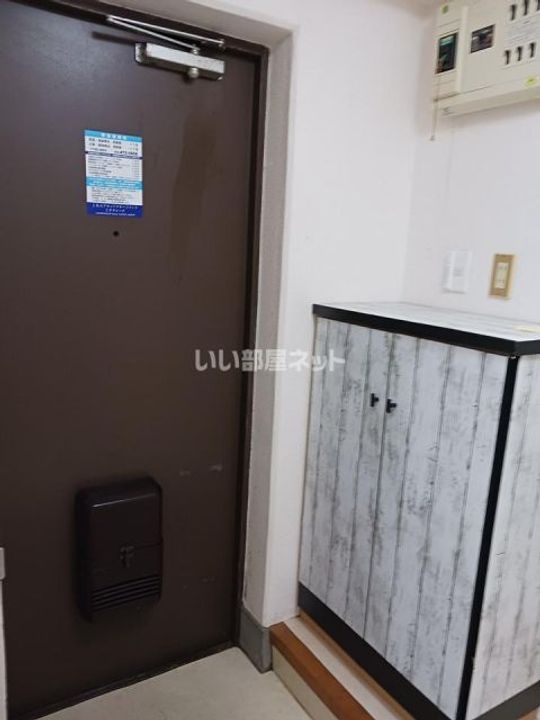 マンションKM-1の玄関