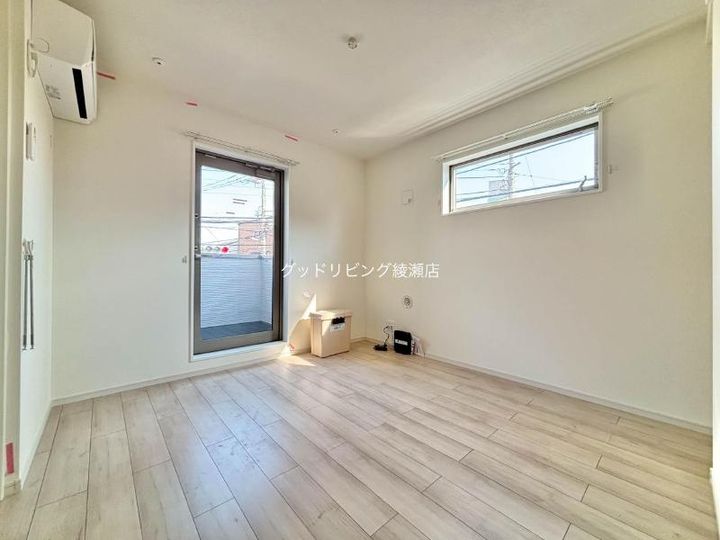 KEIAI RESIDENCE 青井IIの居間