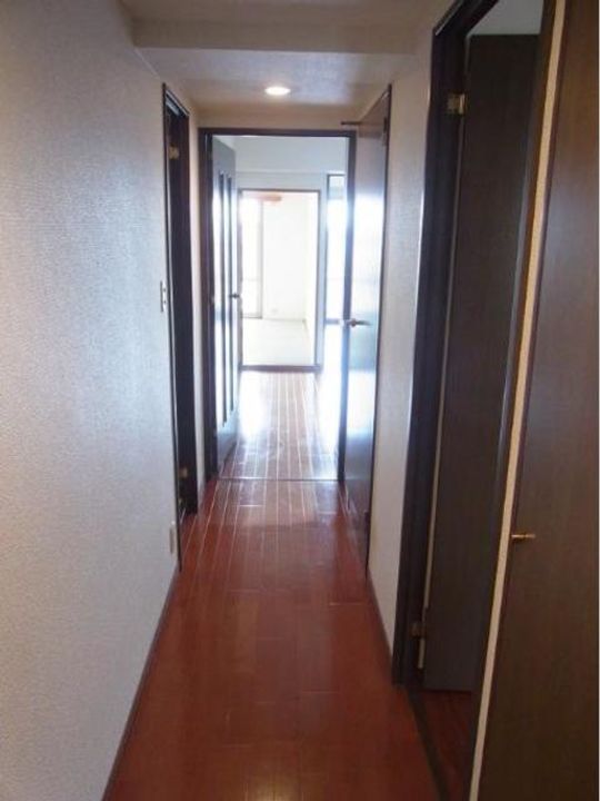 アジュール南まきが原の玄関