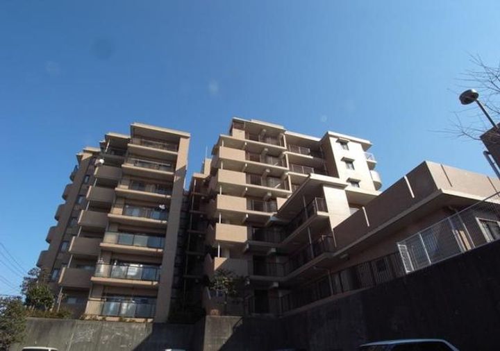 アジュール南まきが原の外観