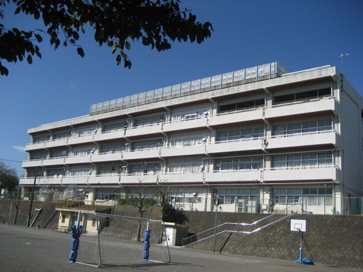 アジュール南まきが原の周辺