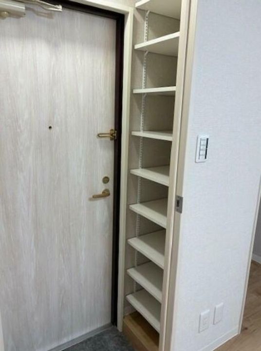 東京都中央区新富2(マンション)の賃貸物件の玄関