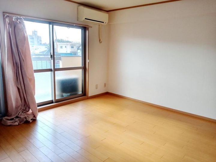 貝沼ビルの居間