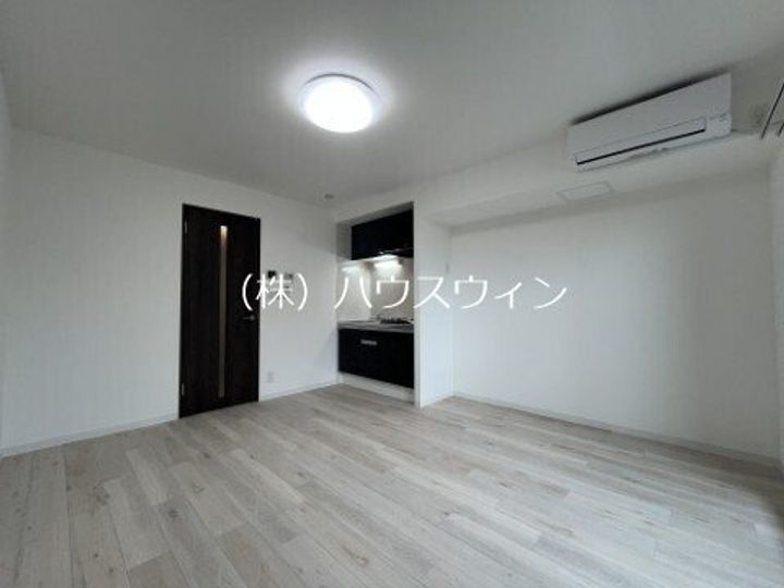 ジーメゾン春日部栄町の居間