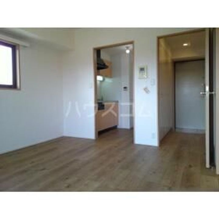 ベェルヴェル稲城の居間