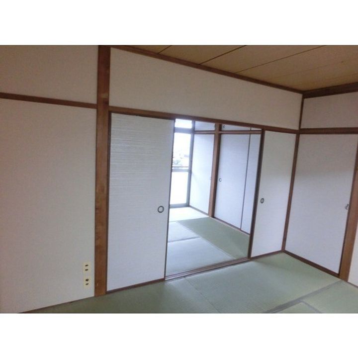 林田アパートの居間