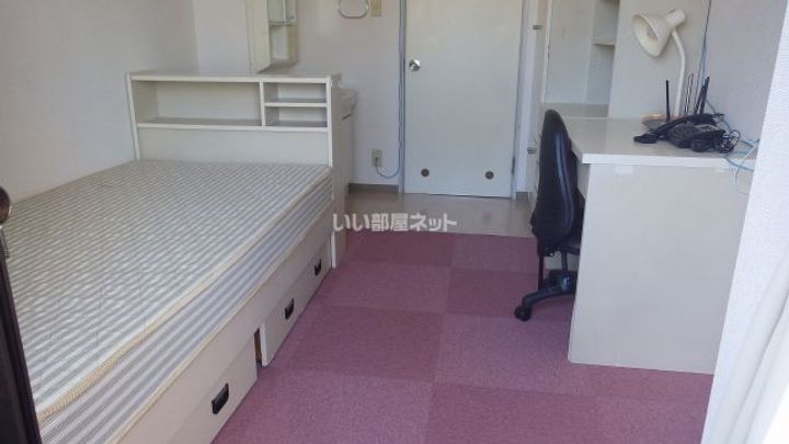 ドーミー赤池の居間